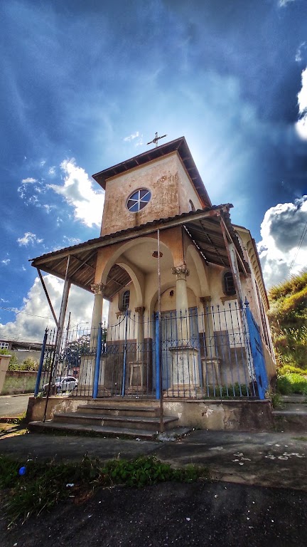 Fachada de Capela Santa Terezinha
