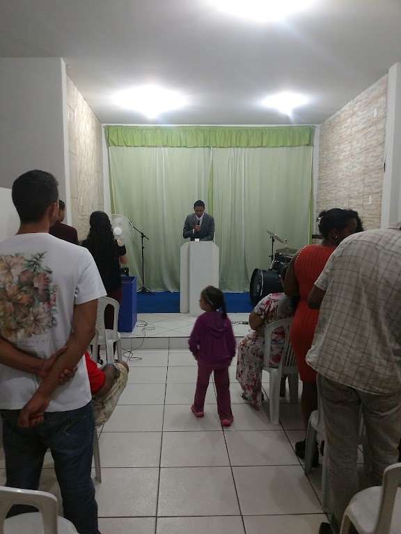 Fachada de Igreja pentecostal Deus revela toda sua palavra aos q crê