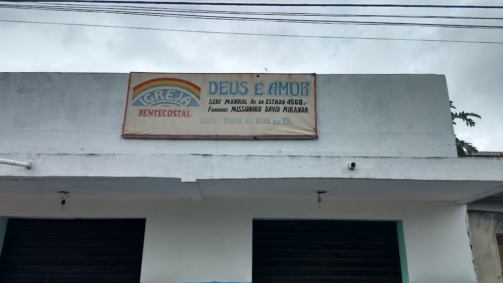 Fachada de Igreja Pentecostal Deus é Amor