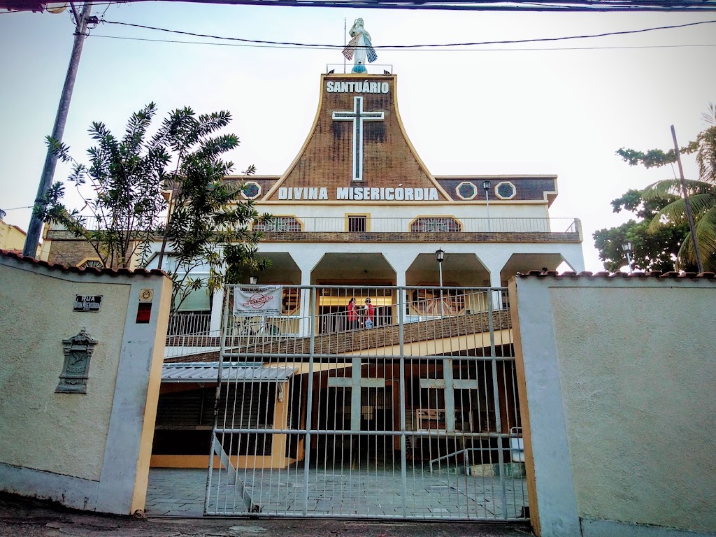 Fachada de Santuário da Divina Misericórdia - Vila Valqueire - RJ