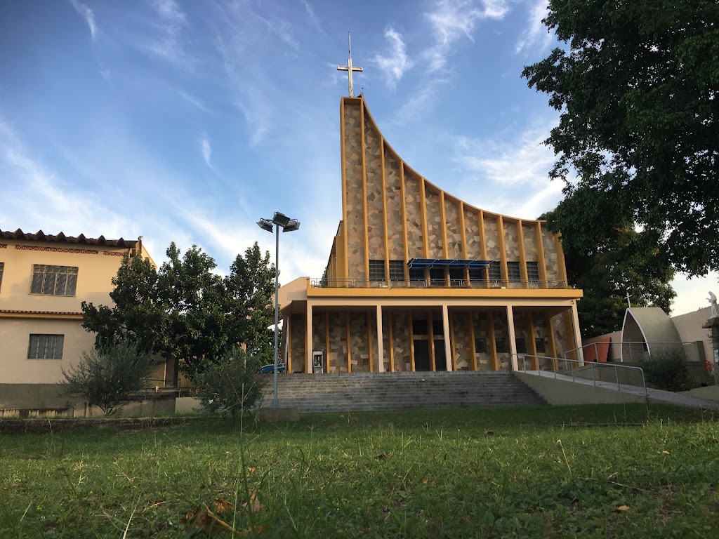 Fachada de Paróquia Santa Rita de Cássia - Cruzeiro do Sul