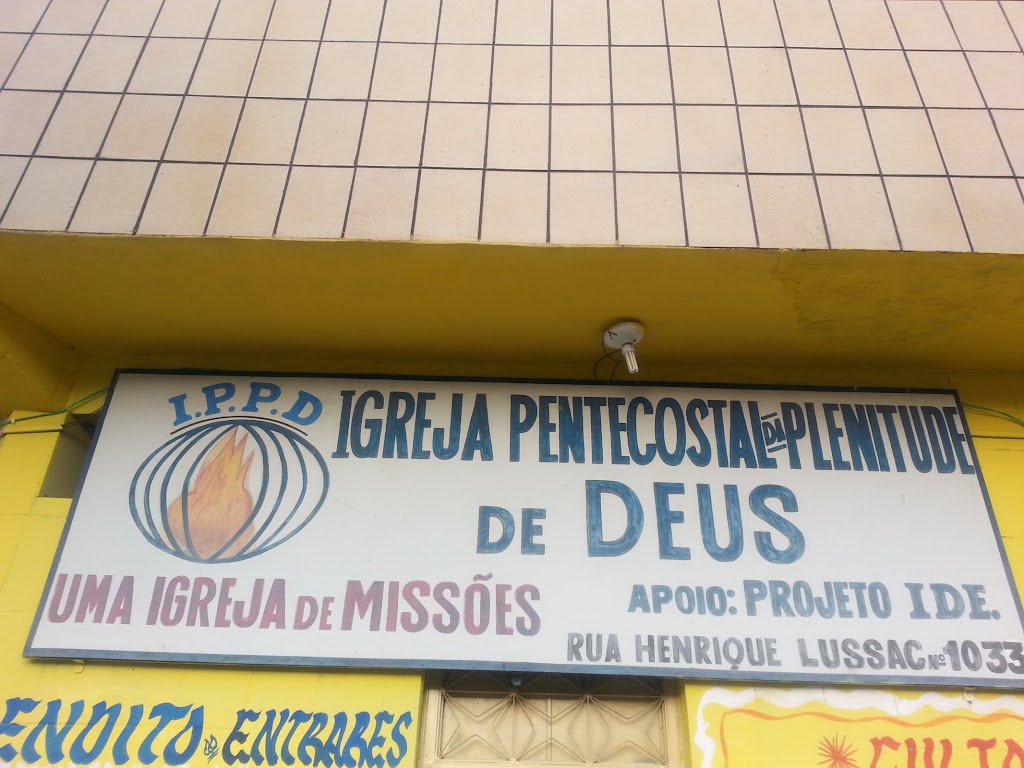 Fachada de Igreja Petencostal da Plenitude de Deus