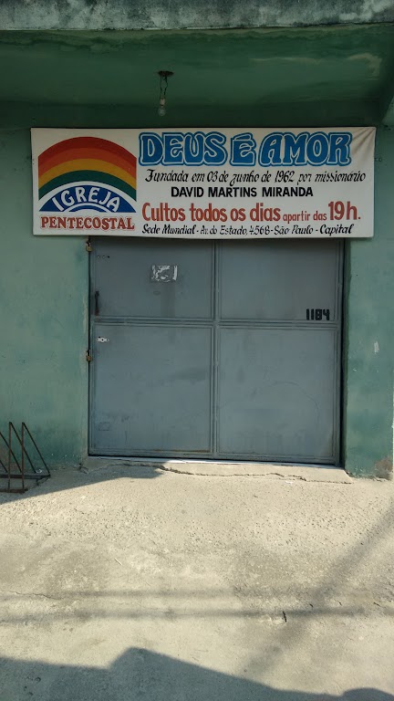 Fachada de Igreja Pentecostal Deus É Amor