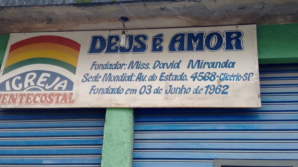 Fachada de Igreja Pentecostal Deus é Amor