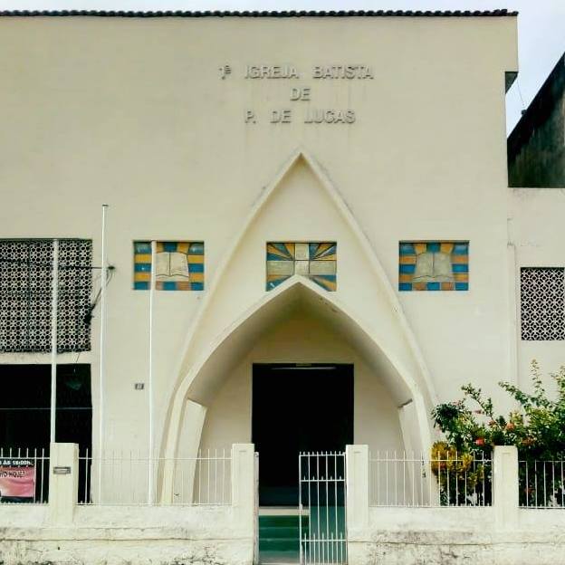 Fachada de Primeira Igreja Batista em Parada de Lucas