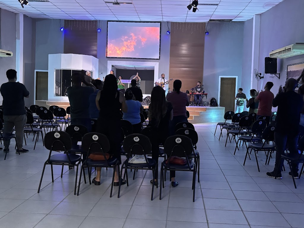 Fachada de Igreja Nova Vida Cem - Vaz Lobo