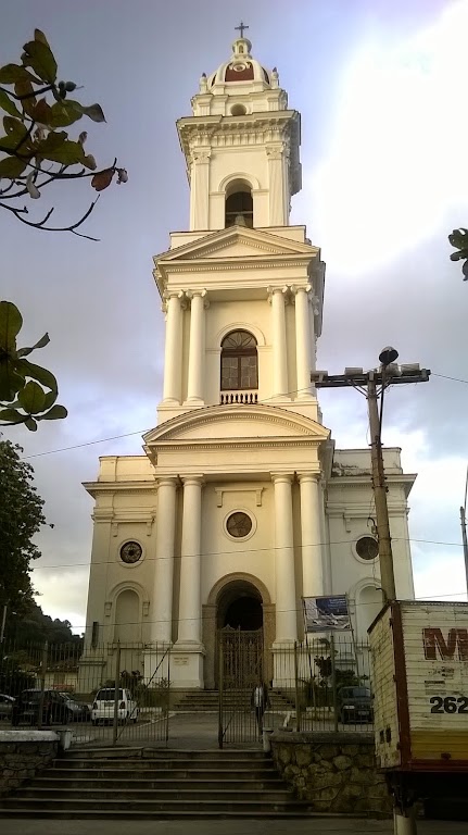 Fachada de Igreja São Lourenço da Várzea