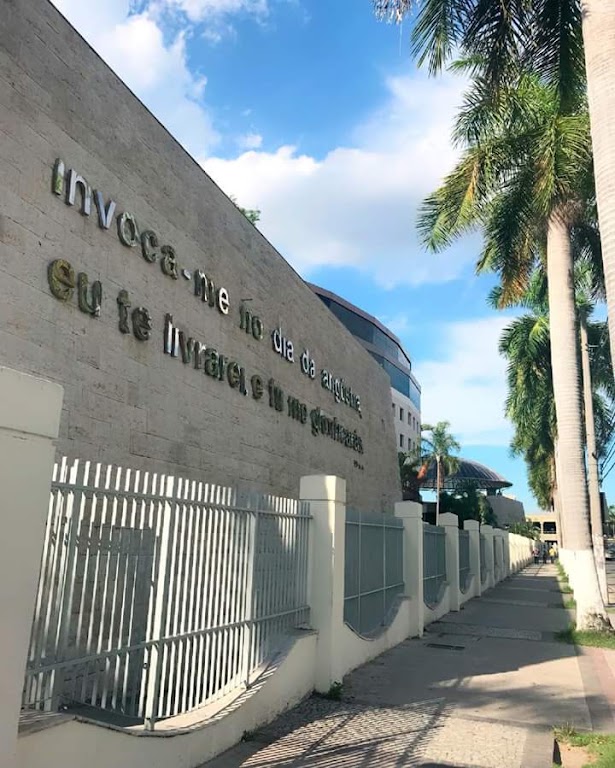Fachada de Igreja Universal - USINA