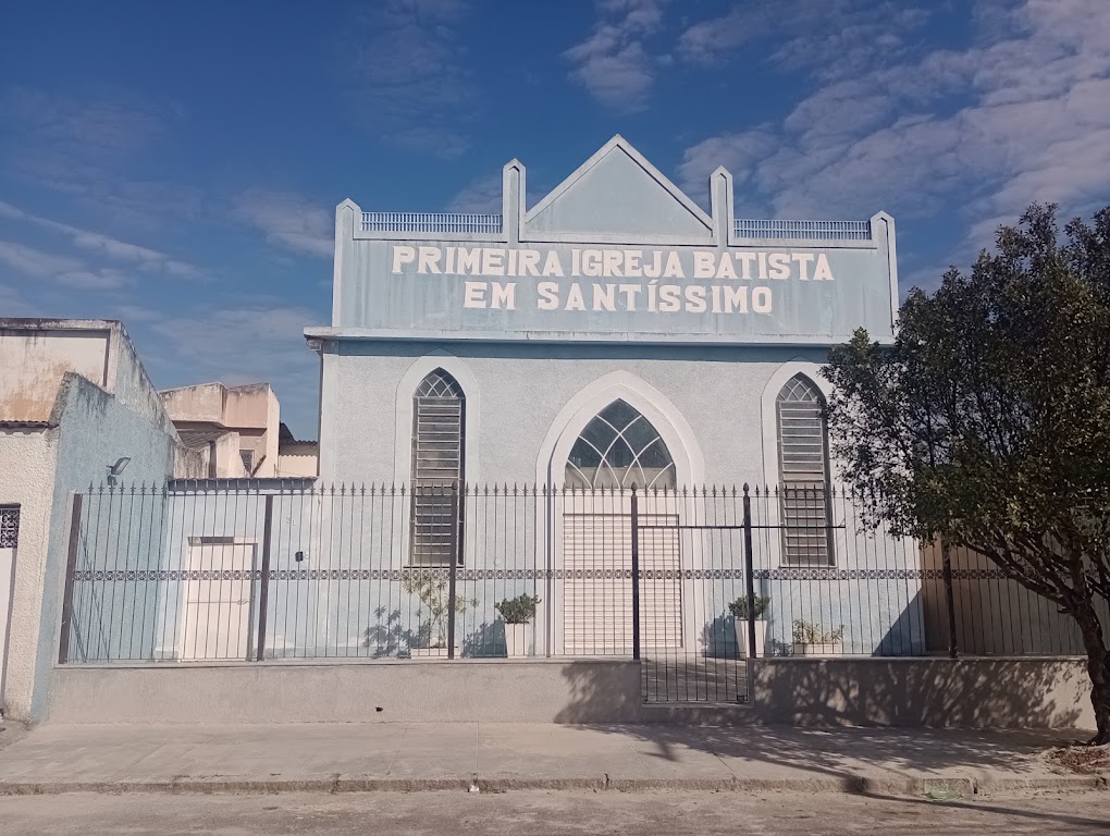 Fachada de Primeira Igreja Batista em Santíssimo