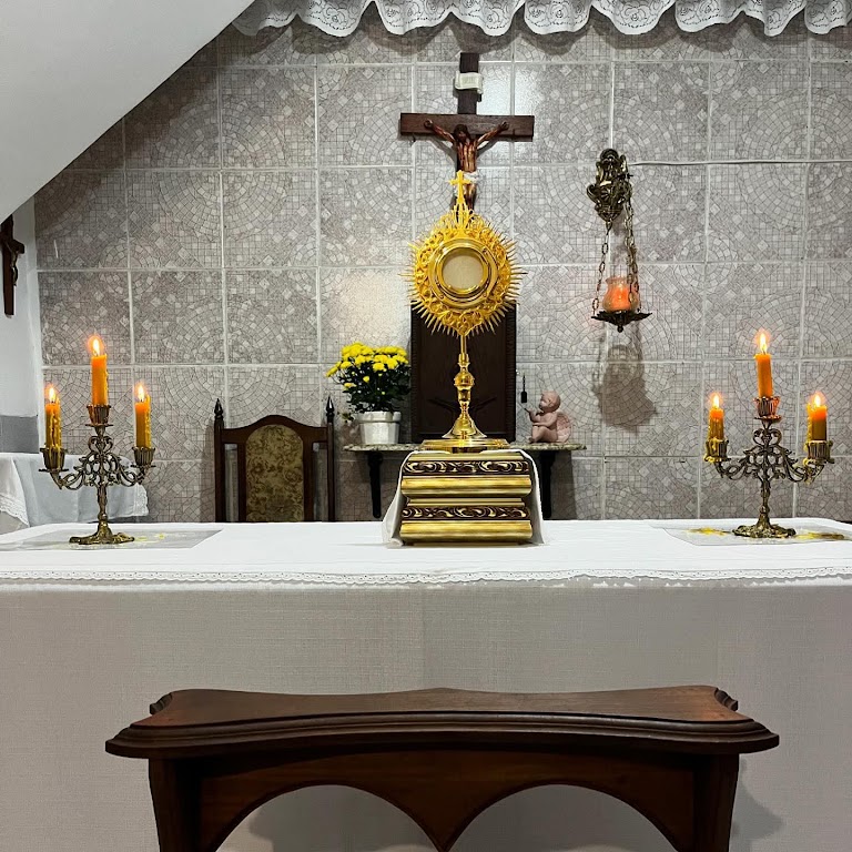 Fachada de Capela Sagrada Face e Nossa Senhora Rainha dos Apóstolos