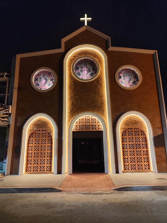 Fachada de Paróquia Sagrada Família - Lote 14, Santa Cruz