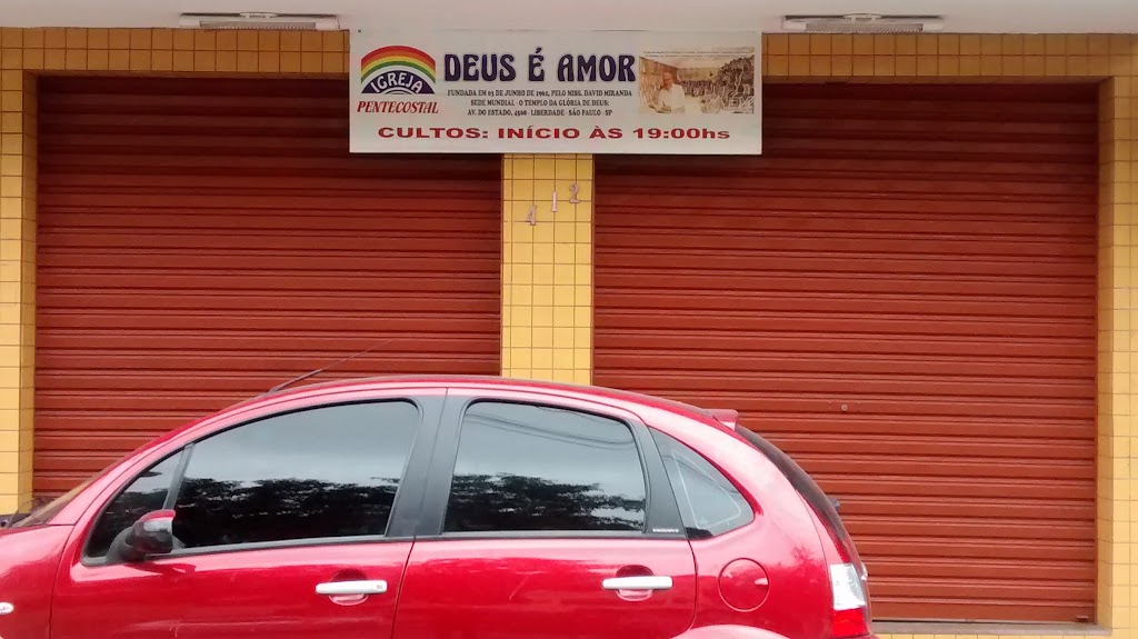 Fachada de Igreja Pentecostal Deus é Amor
