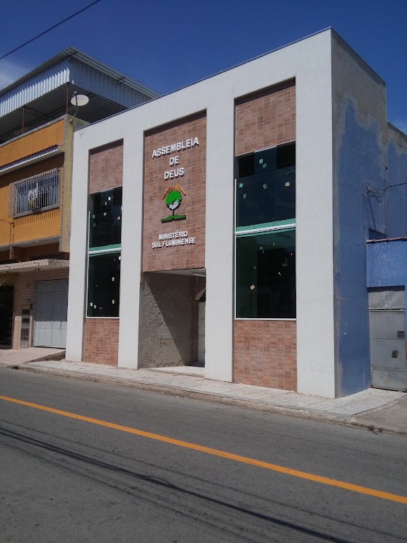 Fachada de Assembleia de Deus sul fluminense