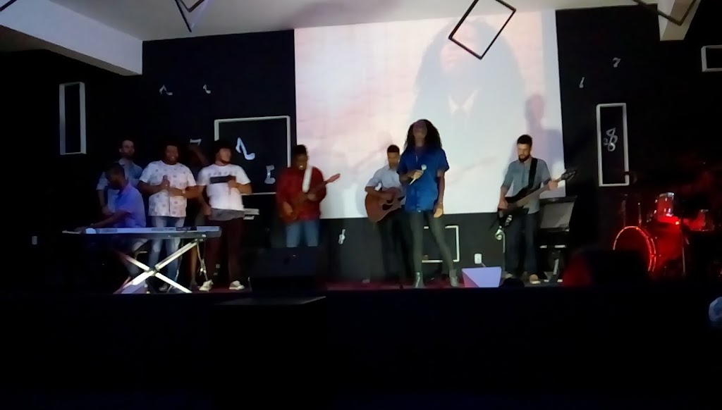 Fachada de Igreja Família Viva - Pinheiral