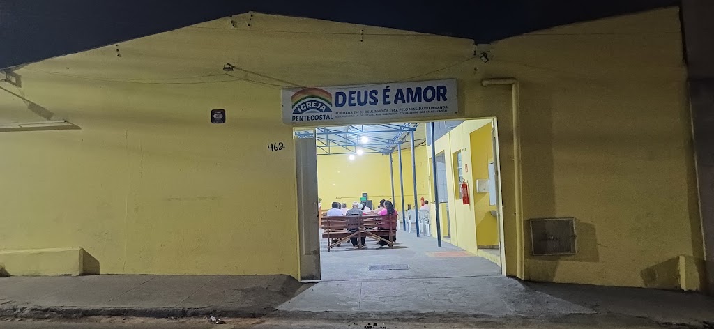 Fachada de Igreja Pentecostal Deus É Amor - COHAB