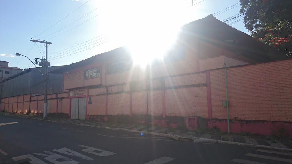 Fachada de E.E. Lamartine de Freitas