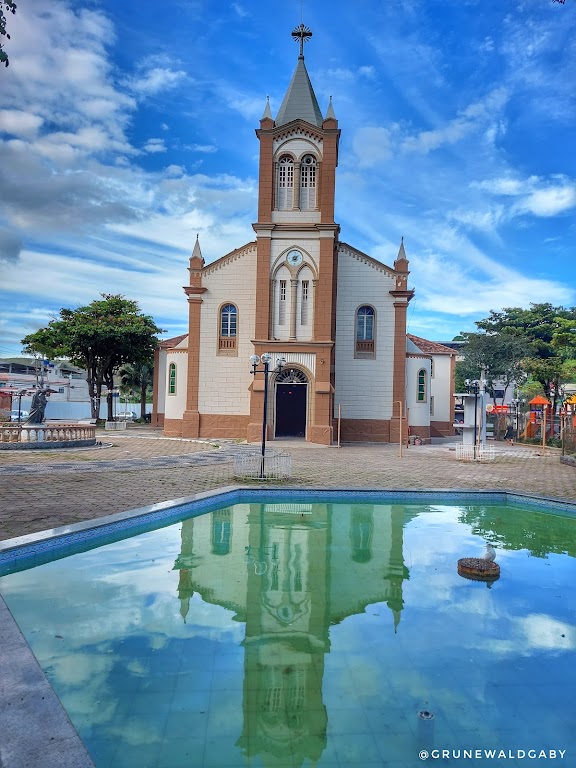 Fachada de Paróquia São José de Bicas