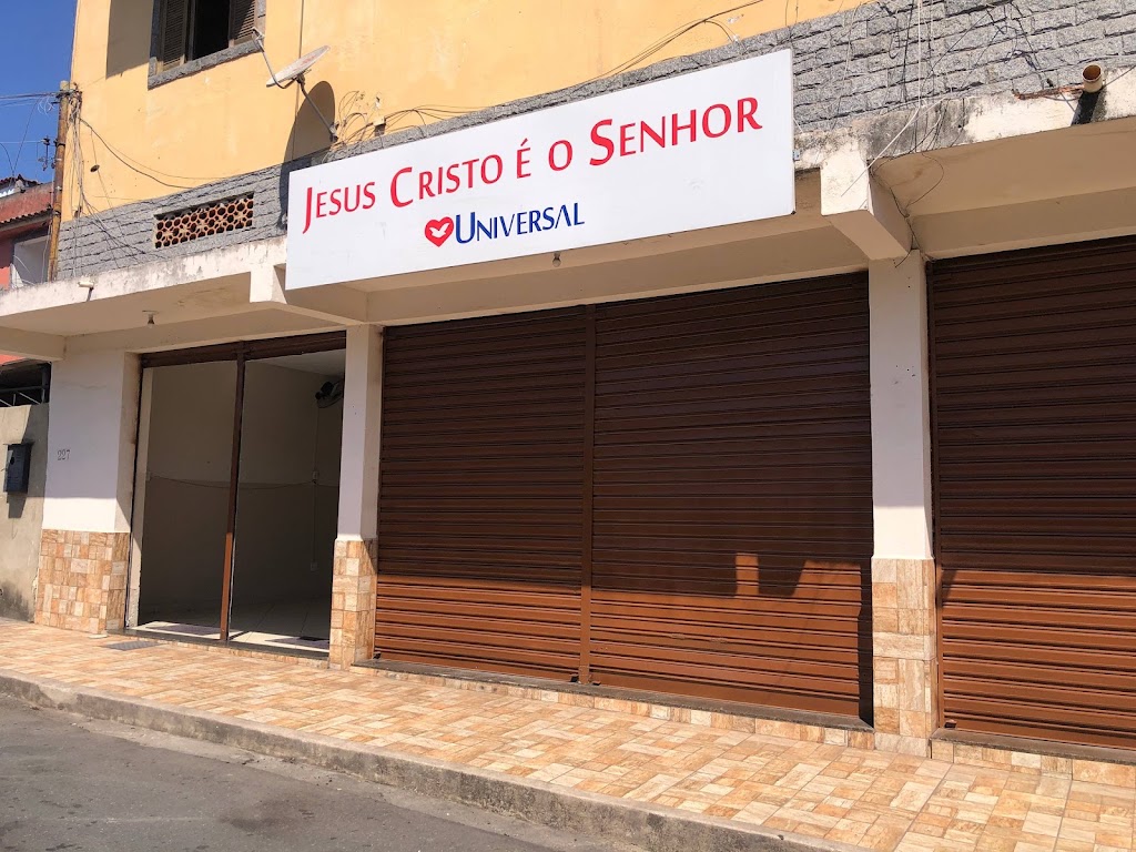 Fachada de Igreja Universal Belmonte