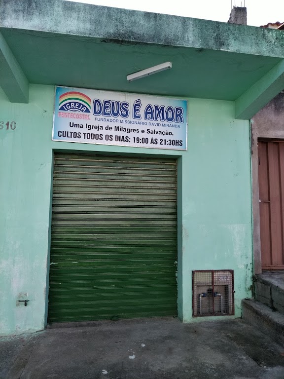 Fachada de Igreja Pentecostal Deus é Amor