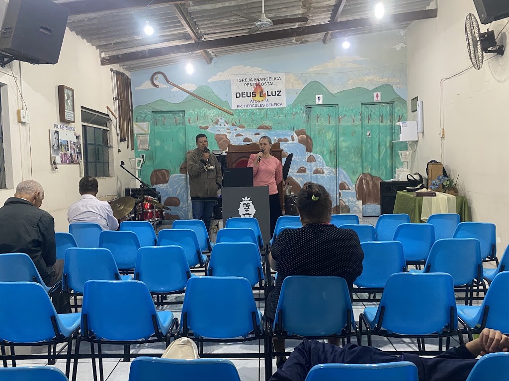Fachada de Igreja Evangélica Pentecostal Deus È Luz