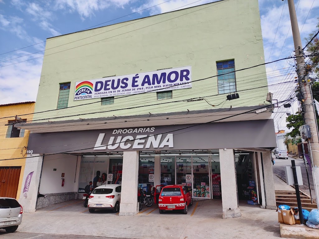 Fachada de Igreja Pentecostal Deus é Amor Sede Setorial
