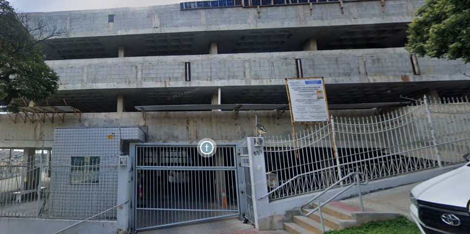 Fachada de Congregação Cristã no Brasil - Central de Belo Horizonte - Estacionamento