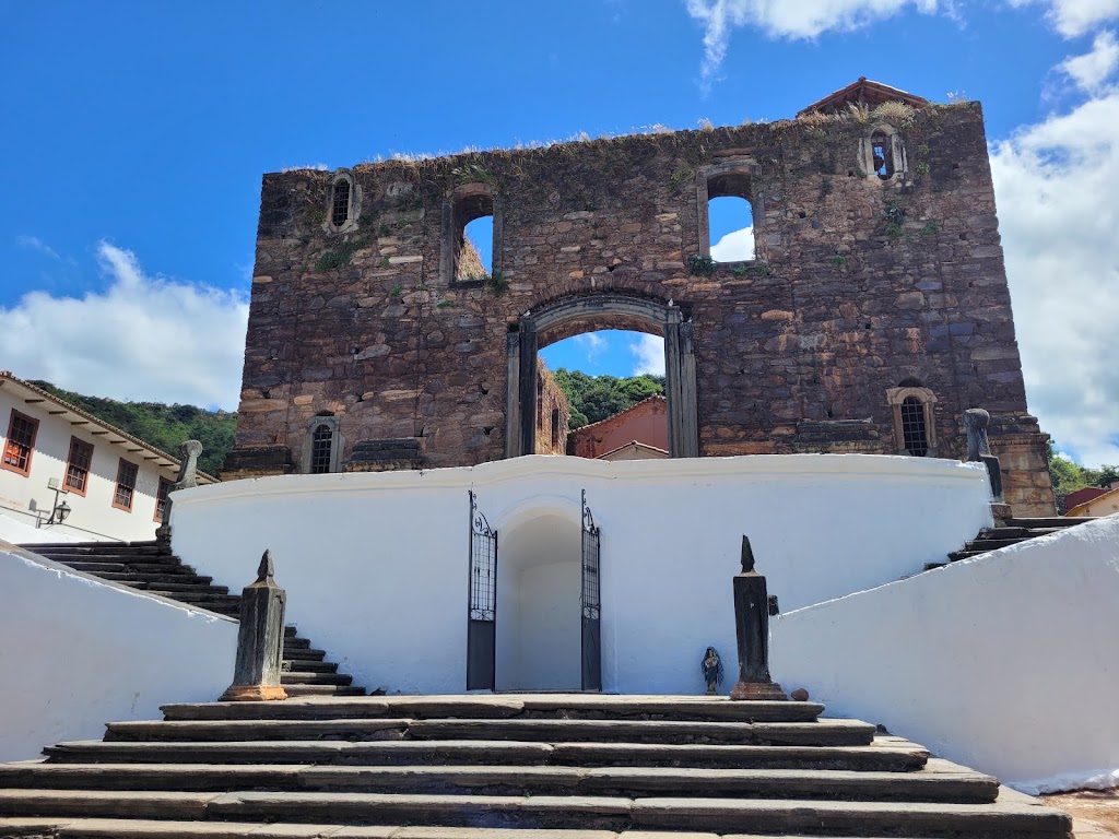 Fachada de Igreja Matriz de Nossa Senhora do Rosário dos Homens Pretos