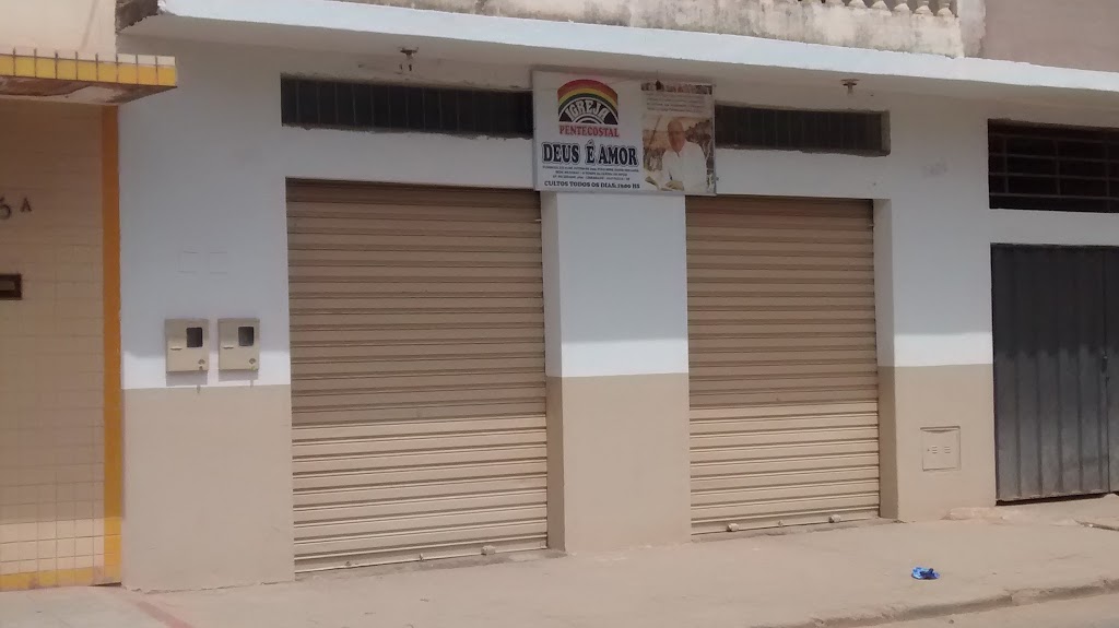 Fachada de Igreja Pentecostal Deus é Amor