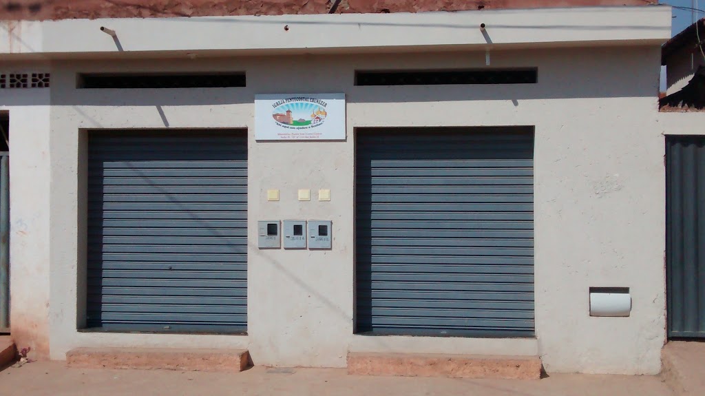 Fachada de Igreja Pentecostal Deus é Amor