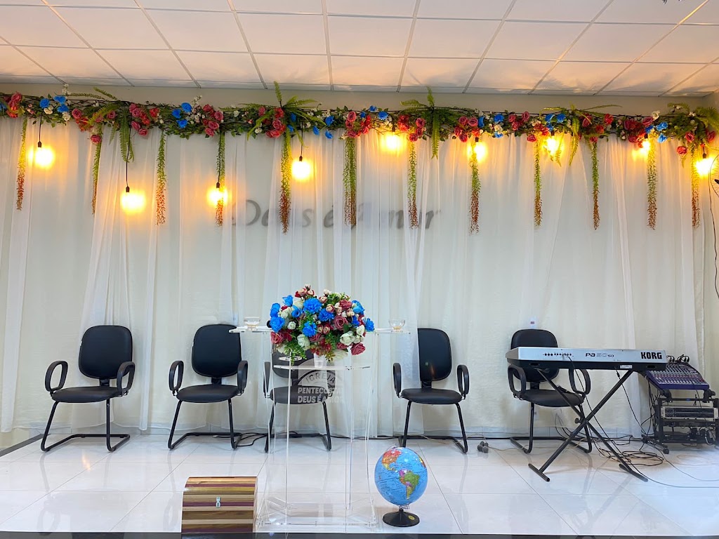 Fachada de Igreja Pentecostal Deus é Amor Sede Central - Buriti