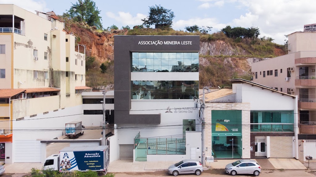Fachada de Associação Mineira Leste da Igreja Adventista do Sétimo Dia