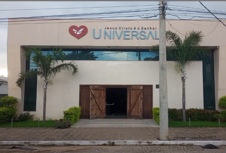Fachada de Igreja Universal