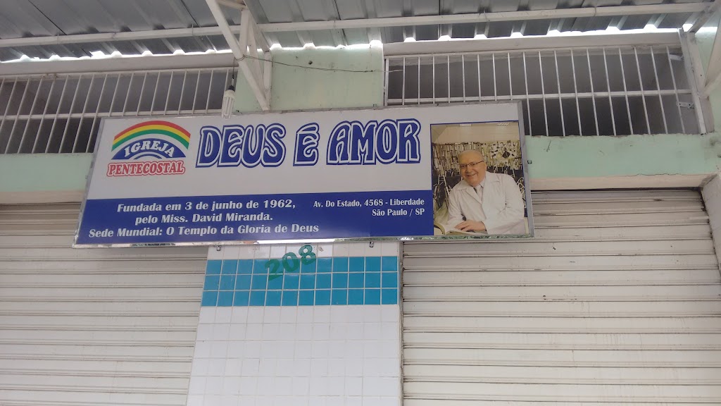 Fachada de Igreja Pentecostal Deus É Amor