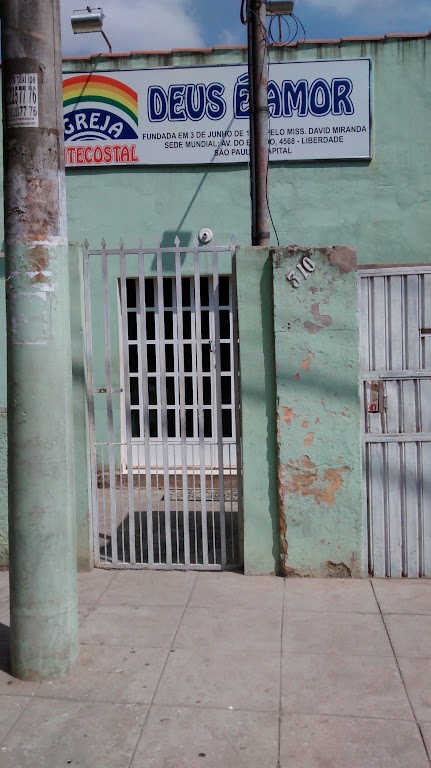 Fachada de Igreja Pentecostal Deus é Amor