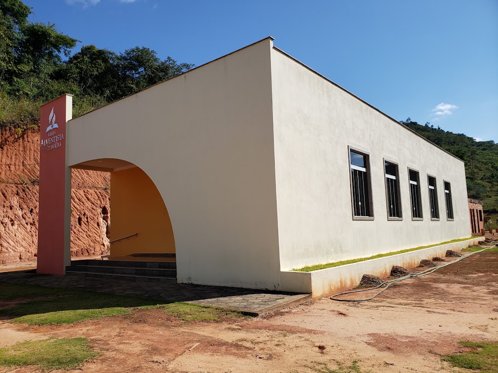 Fachada de Igreja Adventista do Sétimo Dia, Manteiga.