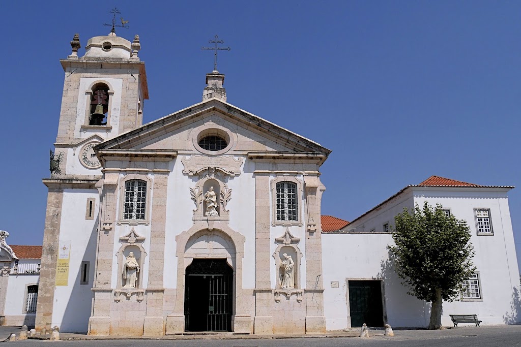 Fachada de Igreja de Santo Antão do Tojal
