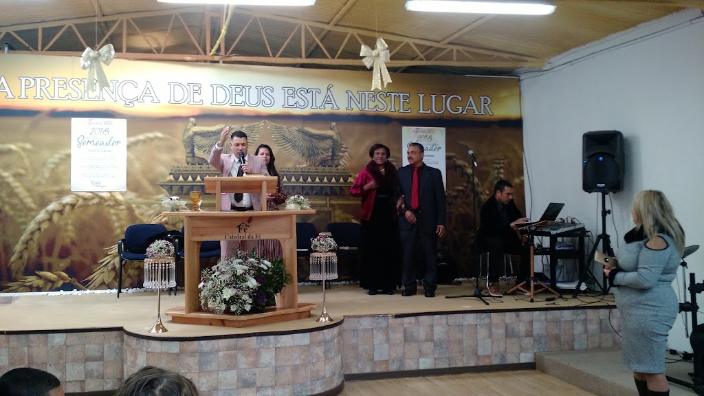 Fachada de Igreja Pentecostal das Missões de Loures