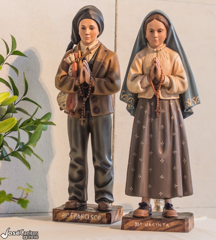 Fachada de Igreja da Sagrada Família - Paróquia Nossa Sra. dos Remédios