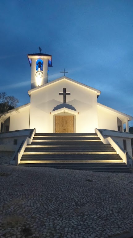 Fachada de Igreja de Nossa Senhora do Rosário (Portela da Azóia)