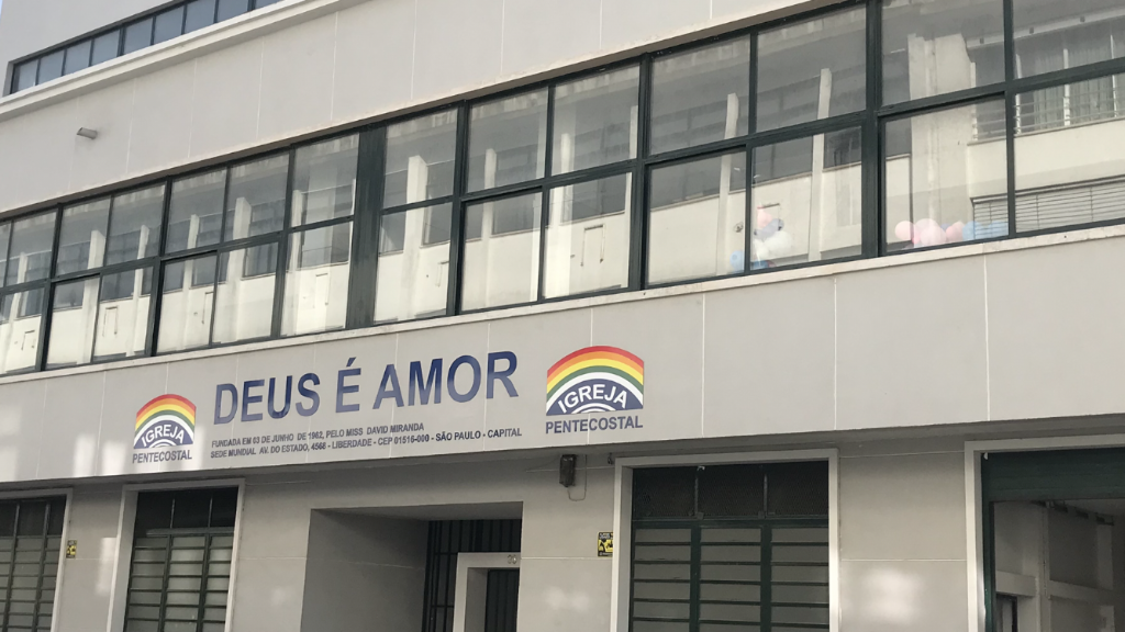 Fachada de Igreja Pentecostal Deus é Amor Sede Nacional