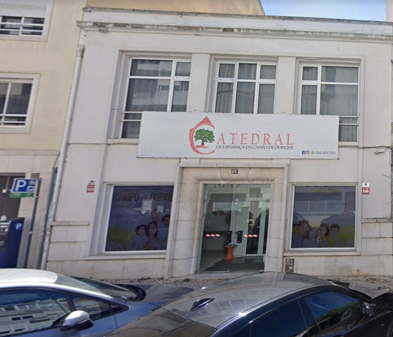 Fachada de Catedral da Esperança em Campo de Ourique