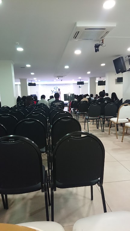 Fachada de Assembléia de Deus Pentecostal do Maculusso em Portugal - Centro Coluna de Bethel