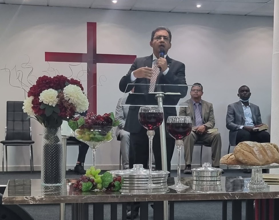 Fachada de ADB-Portugal - Igreja Evangélica Assembleia de Deus Belem Portugal