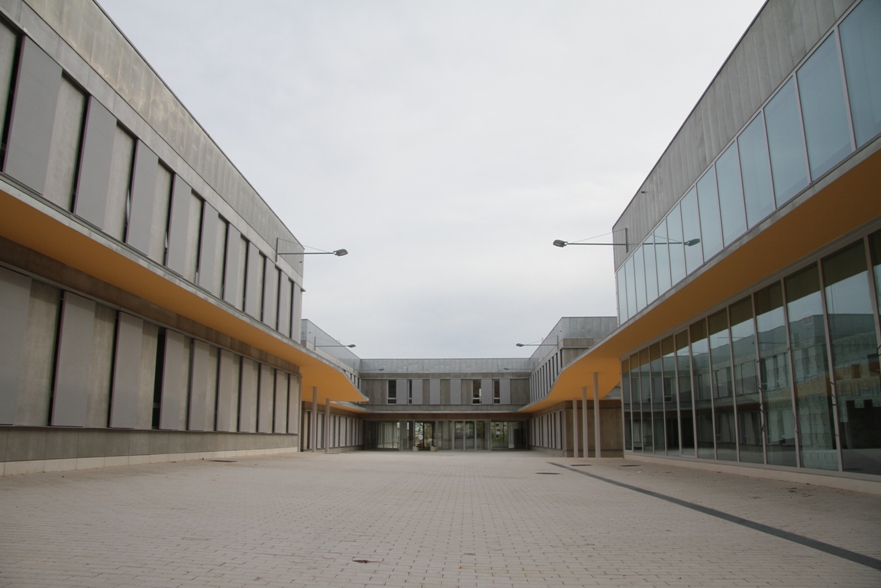 Fachada de Escola Secundária Quinta do Marquês