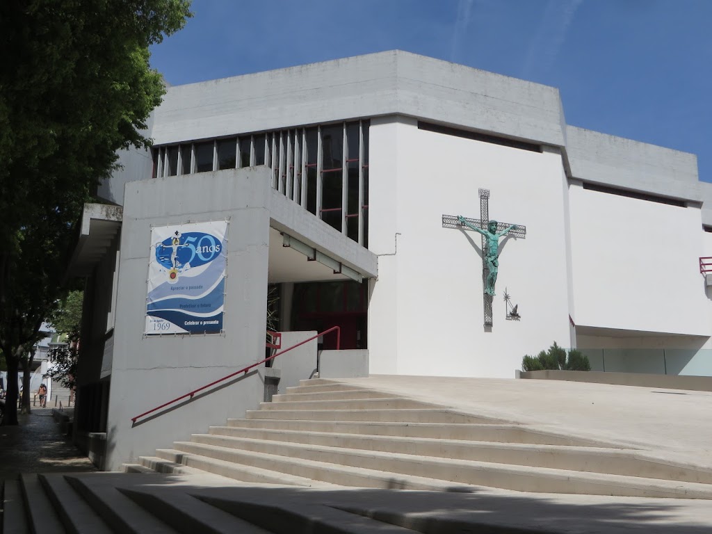Fachada de Igreja da Sagrada Família (Paço de Arcos)