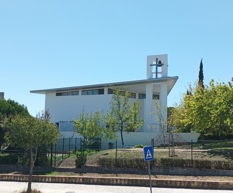 Fachada de Igreja da Divina Misericórdia de Alfragide