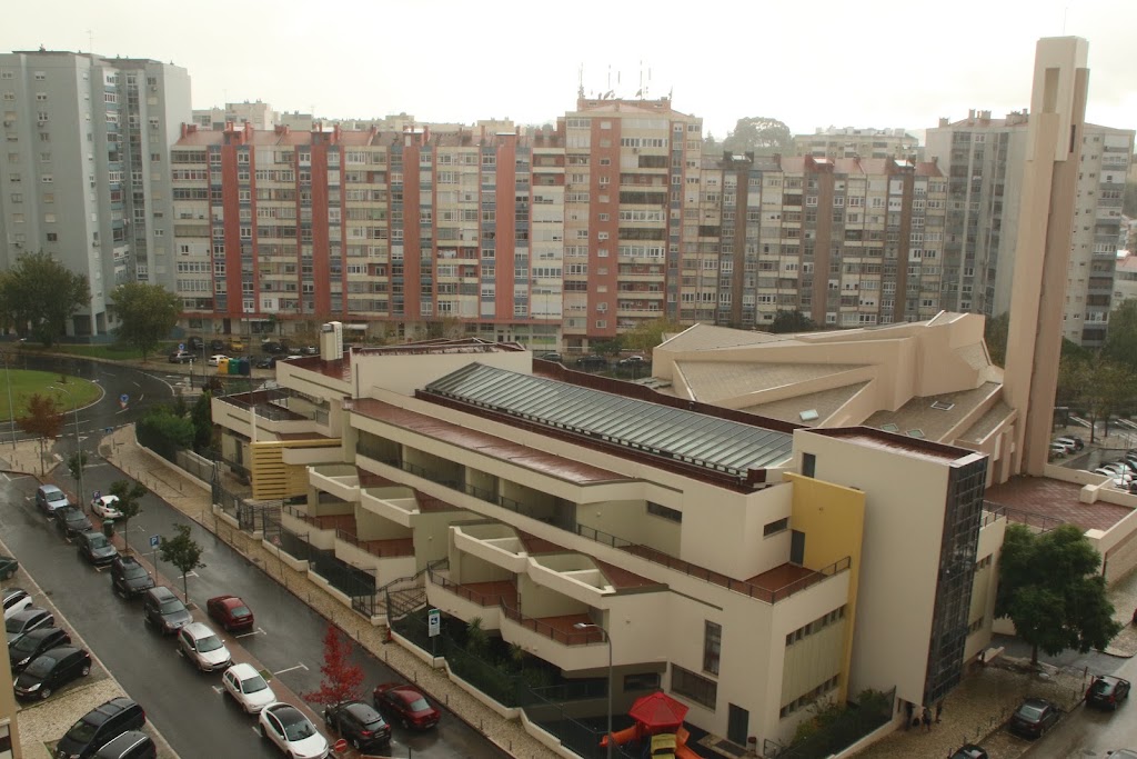Fachada de Centro Social Paroquial de Alfornelos