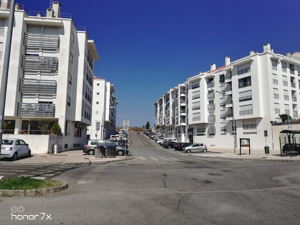 Fachada de urbanizacao do Alto da Mira